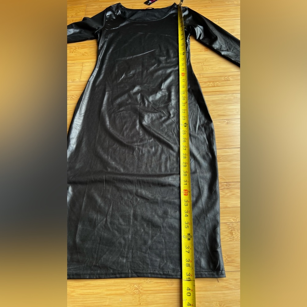 Charmaine black glossy long sleeves dress size S/M - Picture 7 of 10